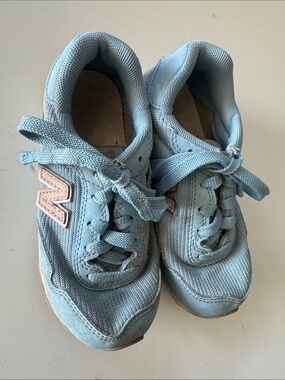 New Balance 515 Light Blue Kids Sneakers with Pink Accent